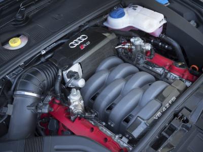 Audi RS4 B7 - engine bay