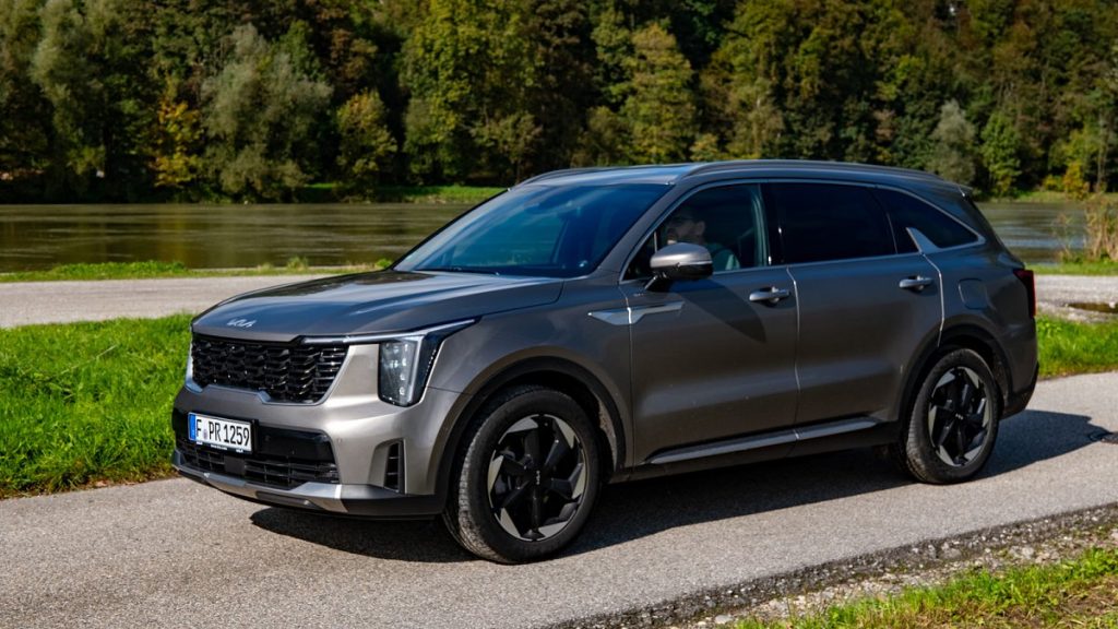 Thorough Examination of Every Version of the 4th Generation Kia Sorento