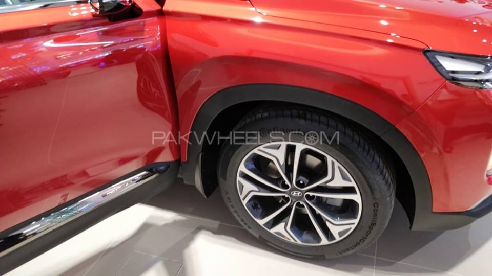 Comparison of Pakistan's Initial PHEV Pickup: BYD Shark 6 vs. Riddara RD6
