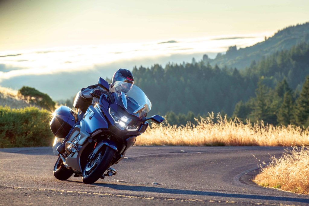 Evaluation of the 2025 Midwest Luxe Cruiser: Opulent Attributes and Performance on the Highway