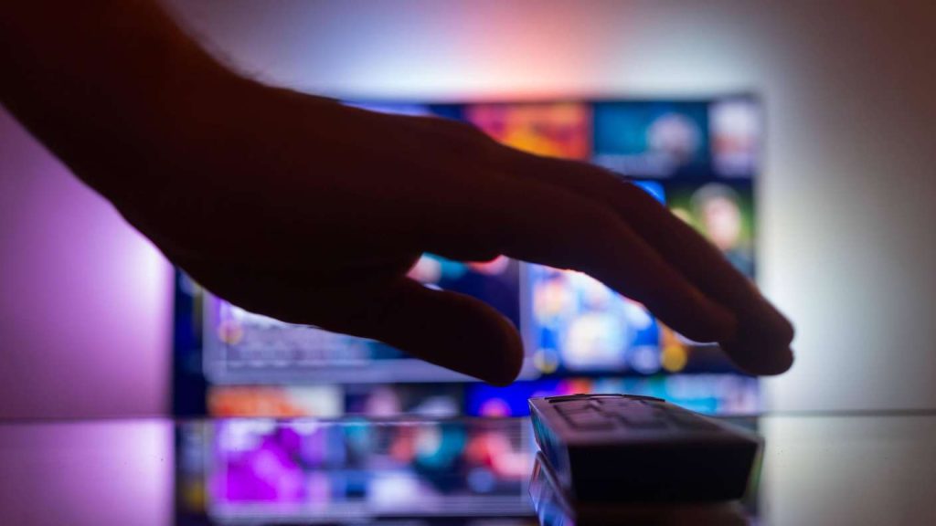 The Influence of Community, Streaming, and Competition on Gambling Feelings