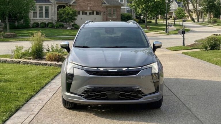 2027 Chrysler Pacifica Launched Showcasing Improved Design and Cutting-Edge Technology
