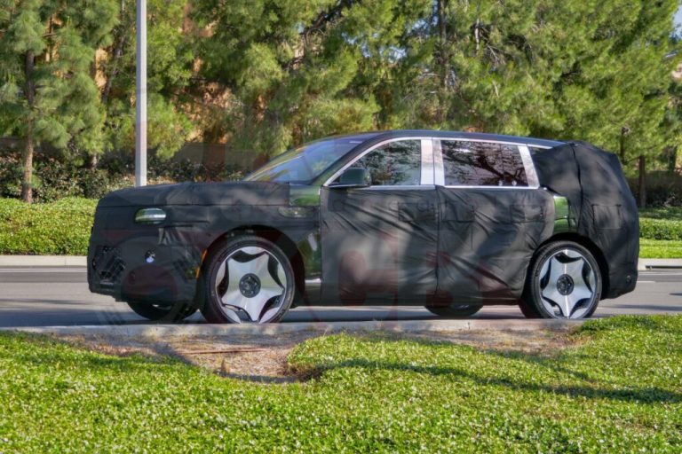 U.S. Genesis GV90 Coach Door Seen in Pre-Production State