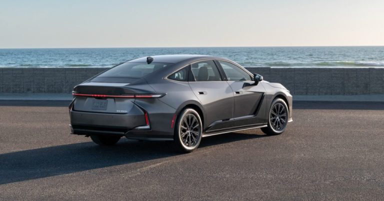 Evaluation of the 2026 Lexus ES 350h: Improved Comfort and Efficiency