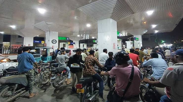 15,000 Gas Stations to Shut Down After Failed Price Discussions