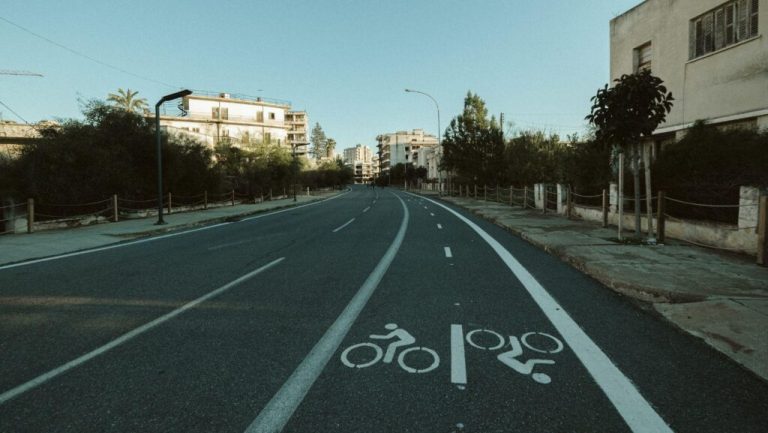 Assessing the Safety of Bicycle Lanes: Advantages and Dangers