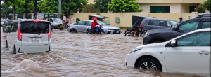 Intense Rainfall in Lahore Leads to Major Traffic Interferences Because of Flooding