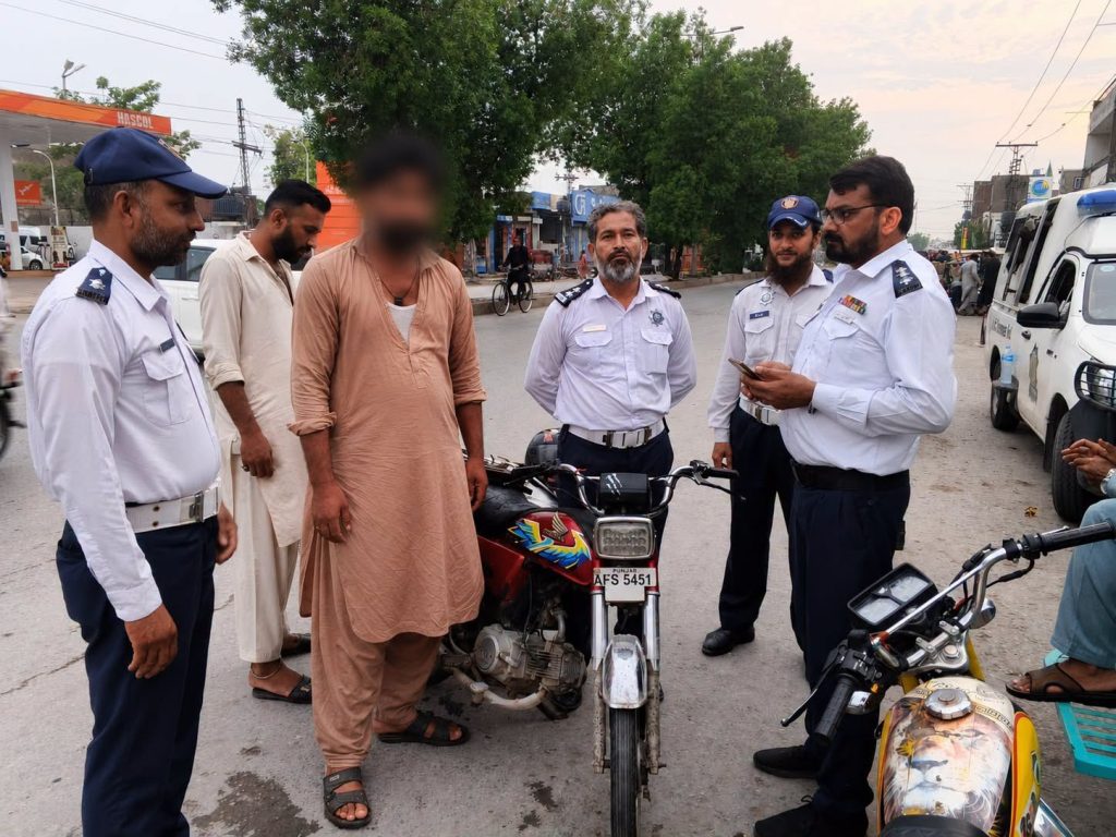 Lahore Milkman Fined Rs. 100,000 for 50 Cases of Helmet Offenses