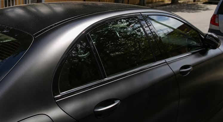 Pakistan Evaluates Yearly License for Tinted Vehicle Windows