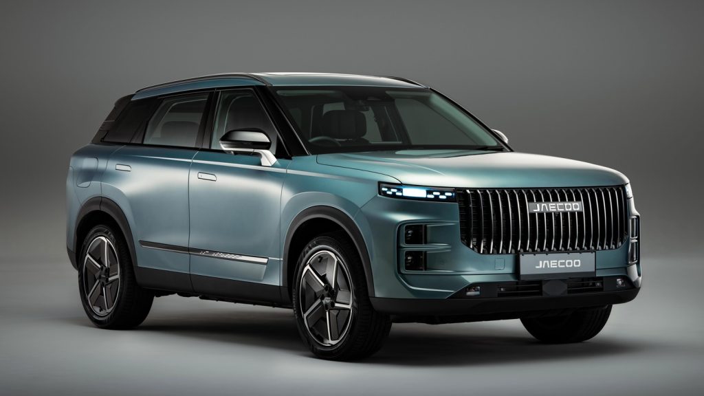 Contrasting the Omoda 7 and Jaecoo J7: Similar PHEV Technology, Unique Attributes