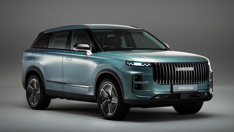 Contrasting the Omoda 7 and Jaecoo J7: Similar PHEV Technology, Unique Attributes