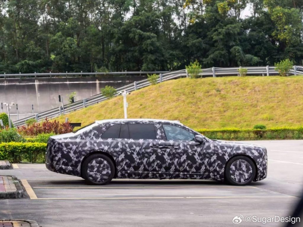 BYD Launches New Premium Model Showcasing Brand's Inaugural Solid-State Battery to Rival Rolls-Royce