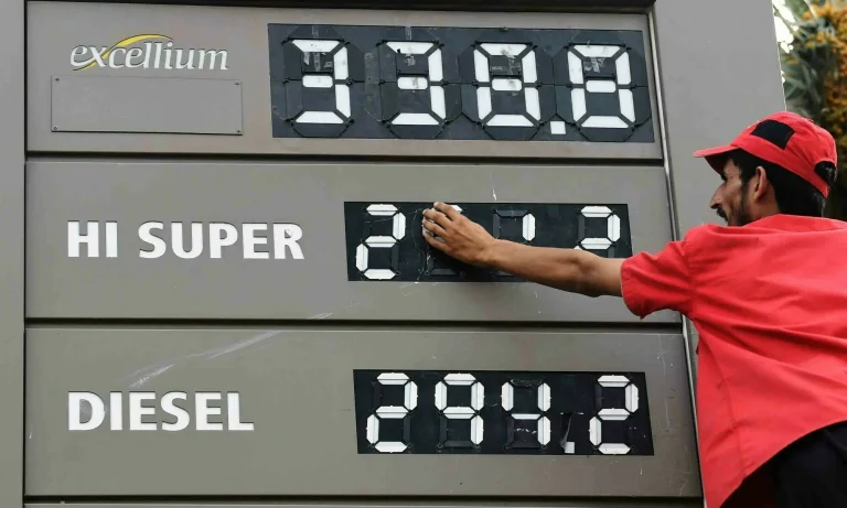 Pakistan Aims to Remove Regulations on Petrol Prices by June 2027