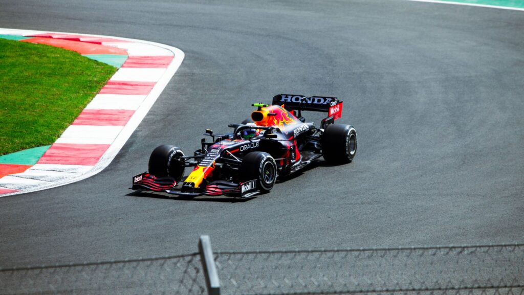The Influence of Circuit Traits on the Competitive Order in Formula 1