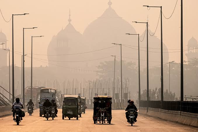 1,763 Smoke-Emitting Vehicles Fined in Lahore in October