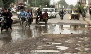 Karachi Transporters Say Bad Roads and Diesel Are Raising Freight Costs