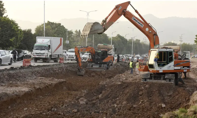 Traffic Diverted as Kashmir Chowk Closes for Construction